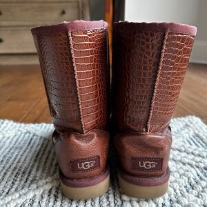 UGG Australia Women’s Classic Short Crocodile Leather Boots 1012900 size 7